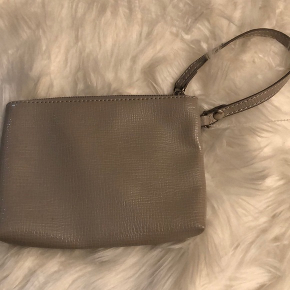 NWOT Nine West Glossy Textured Zippered Wristlet - Picture 3 of 13